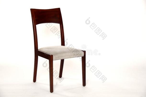 木制的椅子和垫射手反对白色的背景