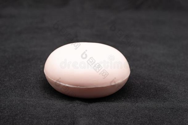 类的粉红色的肥皂在现在的采用短的柔软的由于向科维德-19int.轻微的感叹词