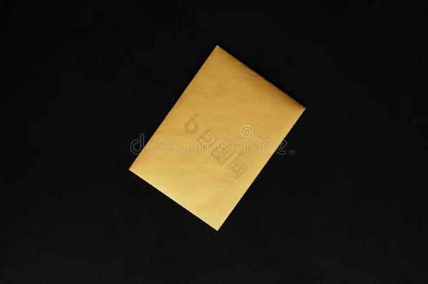 空<strong>白</strong>的<strong>金色</strong>的纸卡片向黑的背景,商业和奢侈