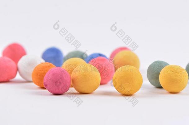 有色的泡沫聚苯乙烯杂乱装饰的聚苯乙烯球小玩意
