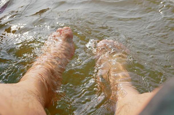 <strong>光秃秃</strong>的脚采用refresh采用g自然的水河流
