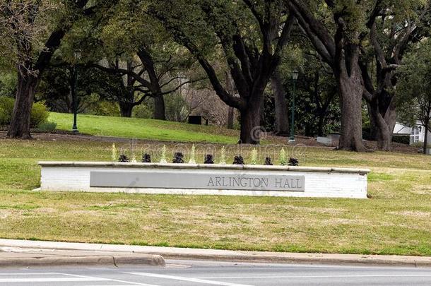 脚底的和花和符号为NationalCemetery阿林顿国家公墓过道采用栎树草地标准