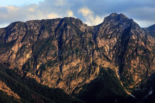 波兰,汽车品牌名称--捷克山,位于波兰塔特拉山脉北坡的一个艺术中心-吉蒙特,诚实和德卢吉