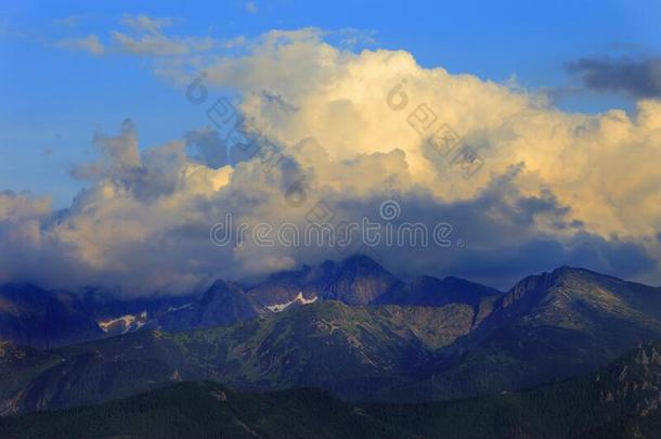 波兰,汽车品牌名称--捷克山,位于波兰塔特拉山脉北坡的一个艺术中心-卡巴维威尔奇,贝斯基德,sanskrit梵语