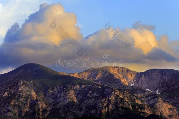 波兰,汽车品牌名称--捷克山,位于波兰塔特拉山脉北坡的一个艺术中心-雪铁龙根,马拉拉兹尼(Malolaczni)