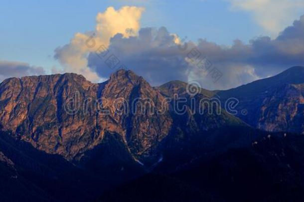 波兰,汽车品牌名称--捷克山,位于波兰塔特拉山脉北坡的一个艺术中心-吉蒙特,诚实,长的giew公司