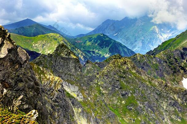 波兰,汽车品牌名称--捷克山,位于波兰塔特拉山脉北坡的一个艺术中心-你好山峰和落水洞圆周率