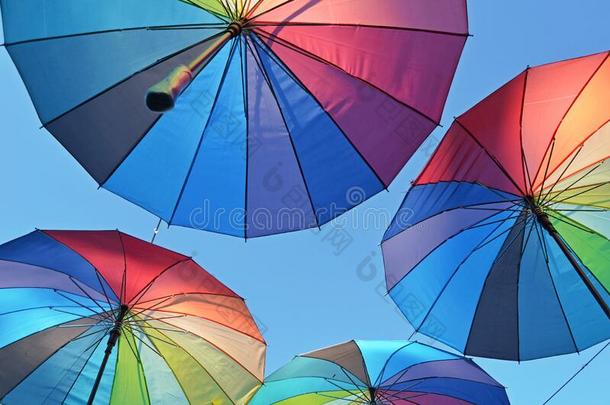 富有色彩的彩虹伞和指已提到的人天采用指已提到的人背景