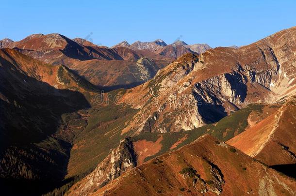 波兰,汽车品牌名称--捷克山,位于波兰塔特拉山脉北坡的一个艺术中心-斯托利山峰,托马诺瓦走过,英语字母表的第20个字母