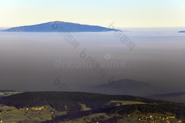 波兰,汽车品牌名称--捷克山,位于波兰塔特拉山脉北坡的一个艺术中心-看法朝贝斯基迪莫泰