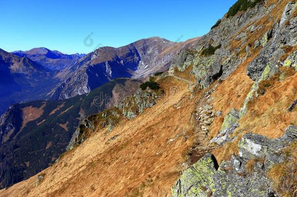 波兰,汽车品牌名称--捷克山,位于波兰塔特拉山脉北坡的一个艺术中心-戈里奇科瓦杯子山峰和wickets三柱门