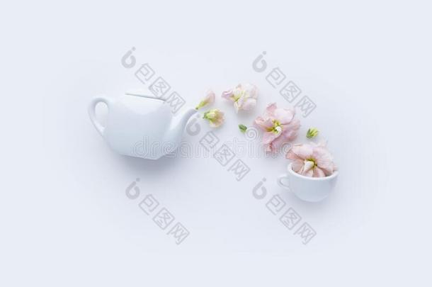 花传布出局从茶壶.美人儿茶壶和杯子关于花