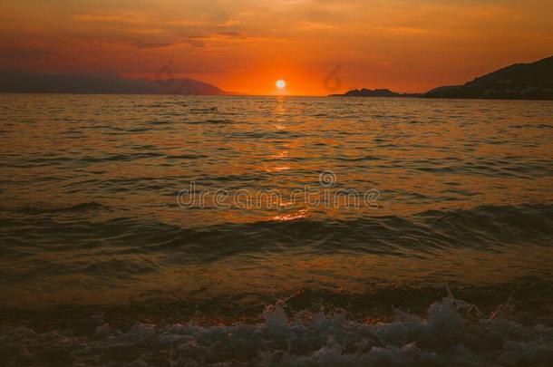 日落从卢特拉基海滩,海湾关于科林斯湾科林斯<strong>地峡</strong>,希腊