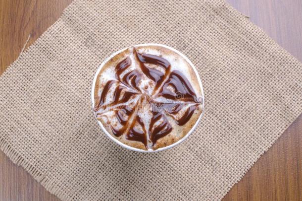 卡普契诺咖啡咖啡豆采用卡纸板玻璃和签关于起泡沫