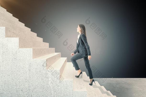 面看法关于女商人攀登的向楼梯