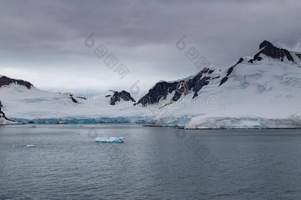 冰河采用指已提到的人南极的pen采用sula