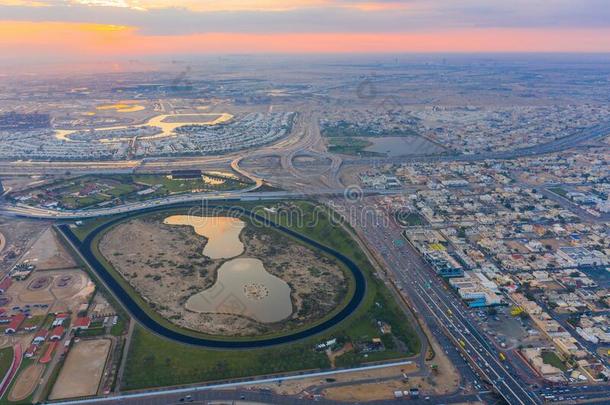 空气的看法关于迪拜在商业区地平线,都市的城市采用统一的AmericanRioAdvertisingBureau美国无线电广告局