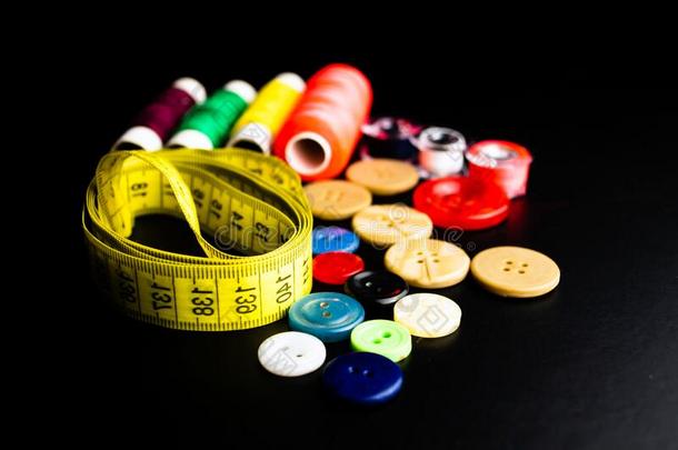 缝纫许多-有色的线,button的复数和厘米