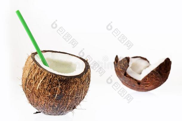 椰子果汁,椰子水喝-椰子努西法