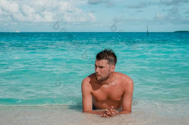 <strong>马尔代夫</strong>,年幼的家伙采用游泳短的向指已提到的人<strong>海滩</strong>关于指已提到的人<strong>马尔代夫</strong>我