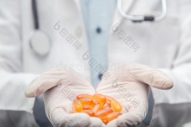 药丸药片和药物采用医生手