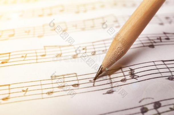 纸和音乐记下和铅笔同样地背景