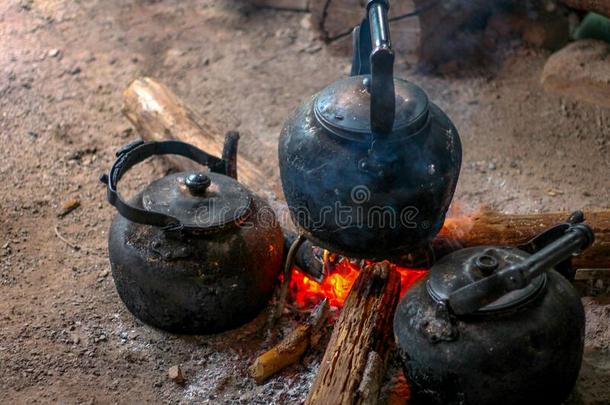 老的典型的壶煮熟的向木柴是（be的三单形式一一cient烹饪术.