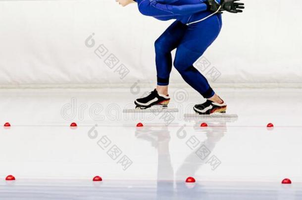 女人速度滑冰者