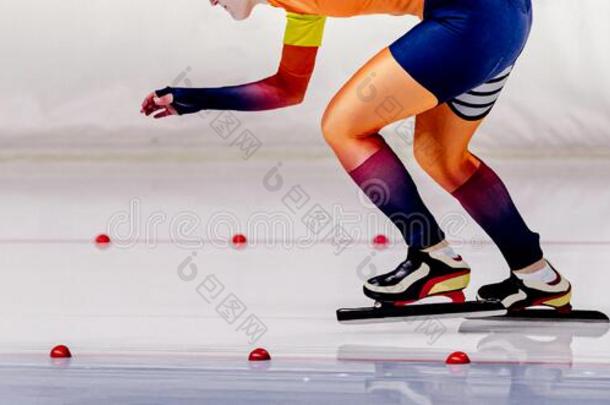 女人速度滑冰者