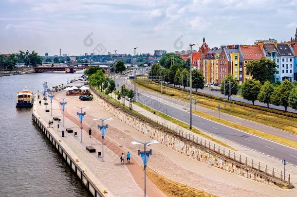 皮亚斯托夫斯基大马路向奥得河河路堤和船c向vert