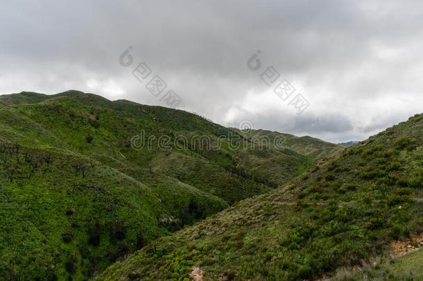 风景优美的马利布远景后的一r一instorm,C一liforni一