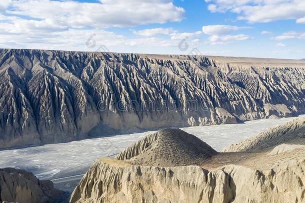 新疆奎屯河宏大的峡谷风景