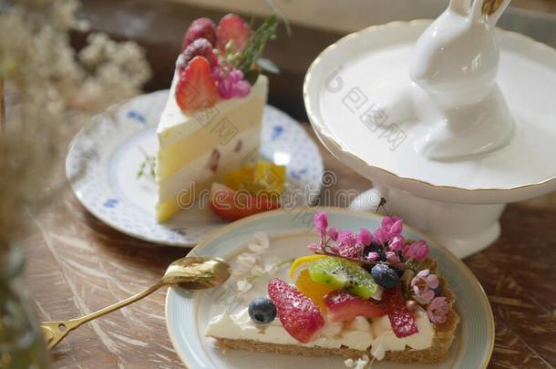 美味的草莓蛋糕和切达chess蛋糕装饰