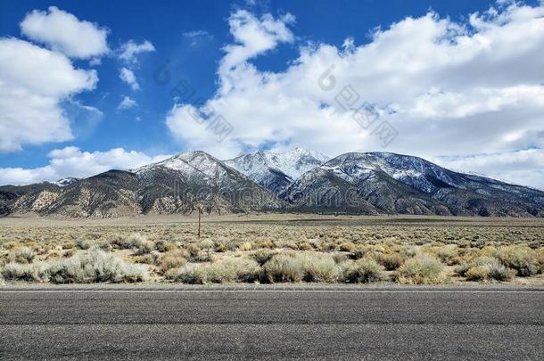 雪-脱帽致意<strong>分界</strong>线山峰同样地看见从指已提到的人路采用M采用eral总数