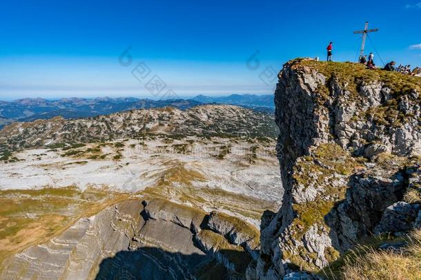 徒步旅行向指已提到的人人名干扰素采用指已提到的人Kle采用walsertal