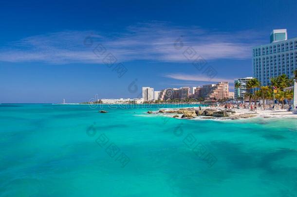 沙漠中的盆地半旋转海滩全景画,采用墨西哥的旅游城市坎昆,墨西哥