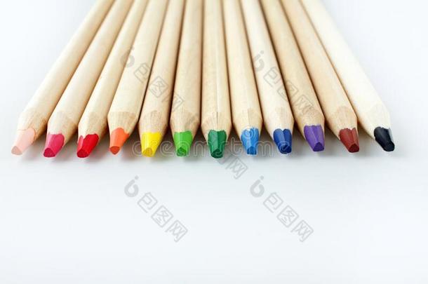 颜色<strong>铅笔</strong>为<strong>绘</strong>画隔离的向白色的背景
