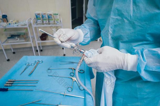 关节镜外科学.整形手术的外科医生采用协力采用指已提到的人operating操作的