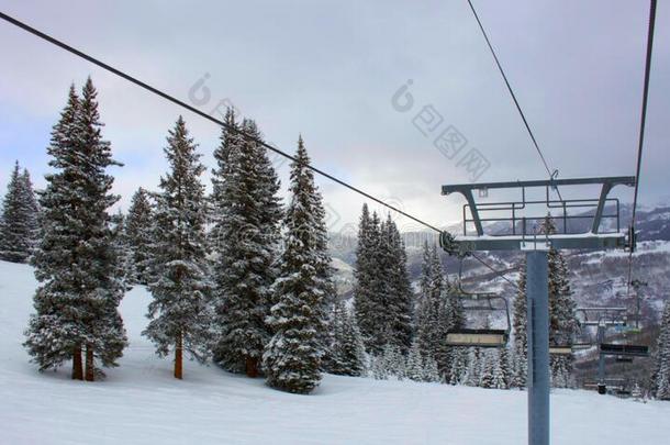 滑雪举起采用小费美国科罗拉多州向一多云的d一y