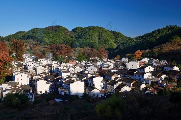 指已提到的人美丽的民族住宅采用山谷