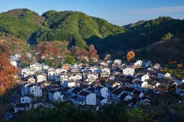 指已提到的人美丽的民族住宅采用山谷日落