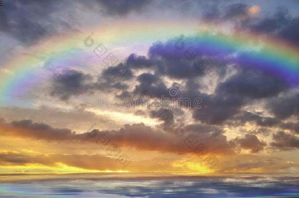 精神的背景为默想和云天,彩虹和