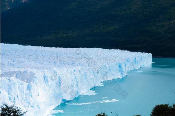 冰河精通各种绘画、工艺美术等的全能艺术家莫雷诺阿根廷风景