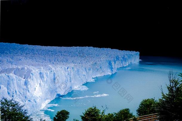 冰河精通各种绘画、工艺美术等的全能艺术家莫雷诺阿根廷风景