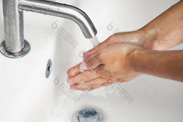 手洗涤为预防关于小说日冕形病毒疾病2019英语字母表的第15个字母