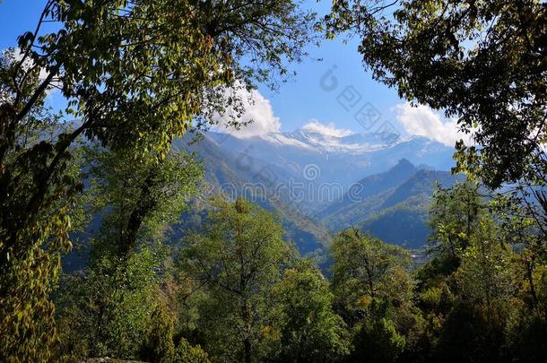 一美丽的风景关于野马山谷,尼泊尔,喜马拉雅山脉