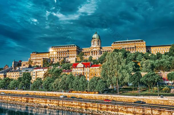 布达佩斯王国的城堡在早晨时间.匈牙利