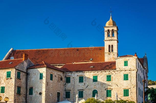 在历史上重要的建筑物和指已提到的人圣方济各会的修道院