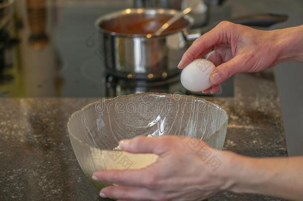 烹饪术在家在的时候日冕病毒一级防范禁闭,破坏一鸡蛋