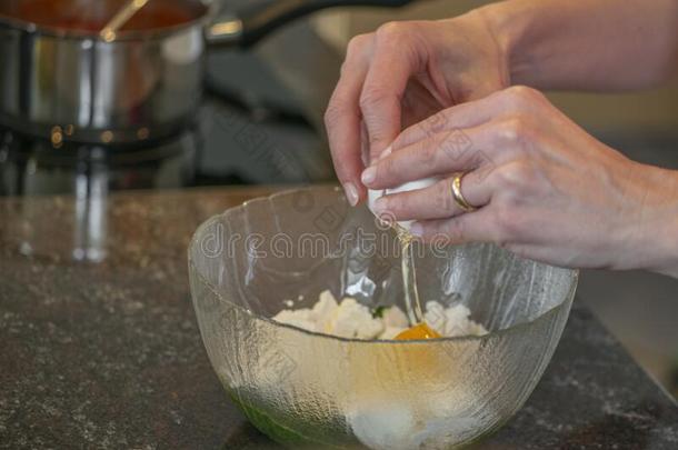 烹饪术在家在的时候日冕病毒一级防范禁闭,破坏一鸡蛋